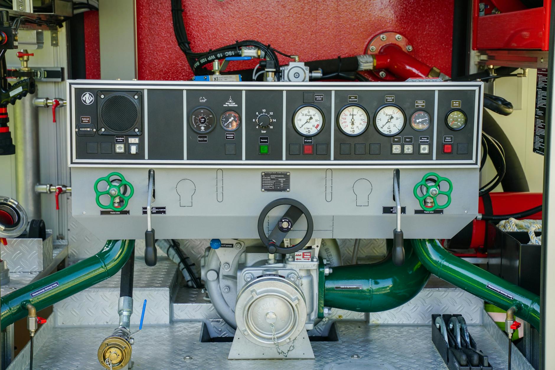 Panel fire pump error pada sistem Dhira Jaya Engineering, menandakan masalah pompa kebakaran.