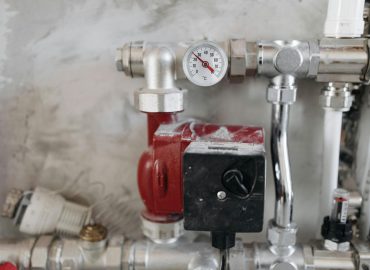 Chiller pump berkualitas di Jakarta dari Dhira Jaya Engineering, solusi pendinginan industri efisien